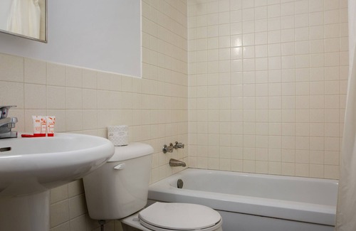 Richmond Hill Hotel | Hotel Richmond Hill ON North