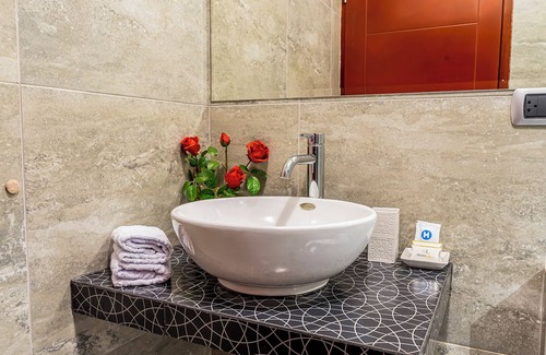 Balconcillo Hotel | Hotel room. With 2 beds and breakfast