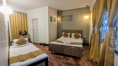 Darjeeling Hotel | Hotel Sakura Mountain view Near Darjeeling Toy Train Station