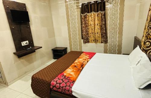 Dwarka Hotel | Hotel Shree Nath - 200 Meters from Dwarkadhish Temple