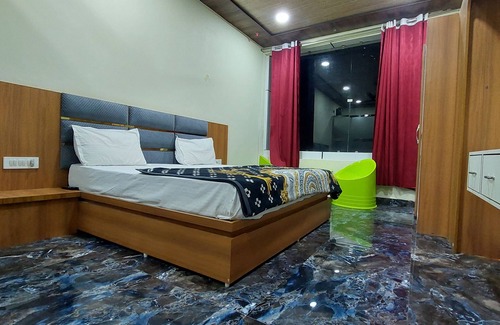 Orchha Hotel | Hotel Shree Ram Bhagwan Orchha with WiFi, AC. Book your stay now
