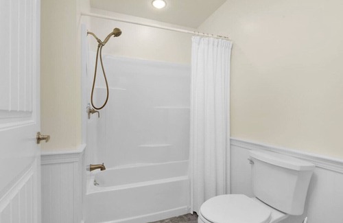Edgecomb Apartment | Hotel-Style Private Room Suite in Edgecomb Maine