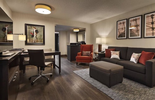 Friendship Heights Hotel | Hotel Suite near American University | Indoor Pool | EV Charging | 4 Units