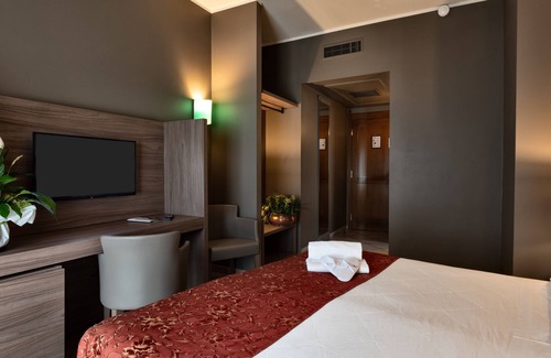 Zona Lancetti Hotel | Hotel Sunflower