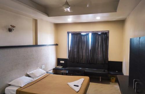 Kolhapur Hotel | Hotel Tanwani Lodging- Entrance of Kolhapur