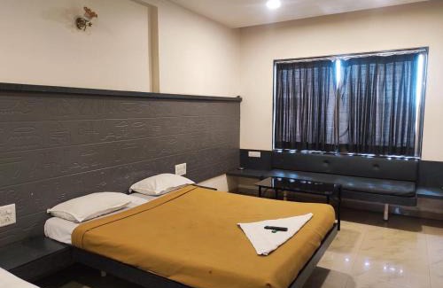 Kolhapur Hotel | Hotel Tanwani Lodging- Entrance of Kolhapur