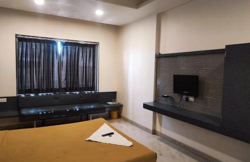 Kolhapur Hotel | Hotel Tanwani Lodging- Entrance of Kolhapur