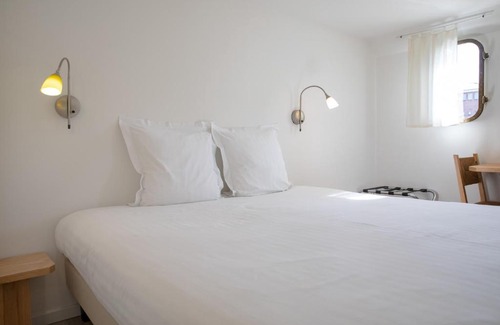 St. Macharius Boat Rental | Hotel The Boatel