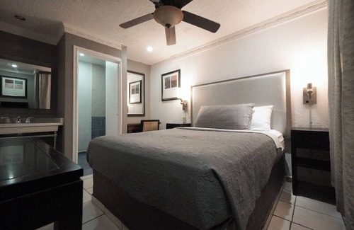 Avenida Revolucion Hotel | Hotel Tj Plaza