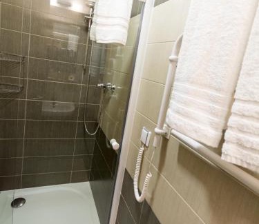 Velke Popovice Hotel | Hotel u Ledu
