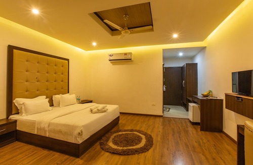 Rishikesh Hotel | Hotel Vasundhara Palace near Ram Jhula Rishikesh, close to River Ganga