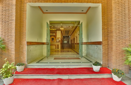 Rishikesh Hotel | Hotel Vasundhara Palace near Ram Jhula Rishikesh, close to River Ganga