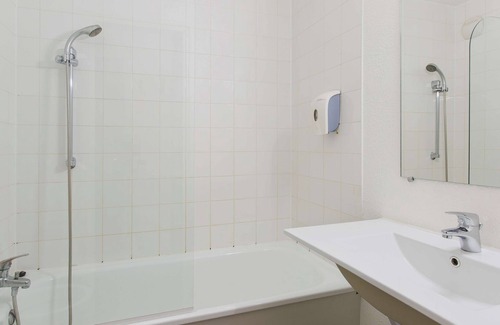 Igny Hotel | hotelF1 Igny Massy TGV
