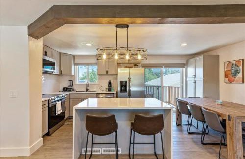 White City House | HotTub Patio Half Basketball Court