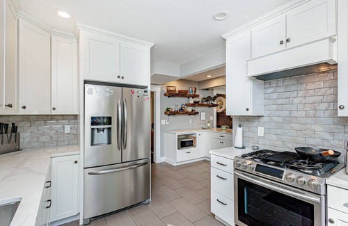 Columbia House | HOTTUB! private outdoor spaces-WALK downtown and MU. PETS OK Top Notch finishes