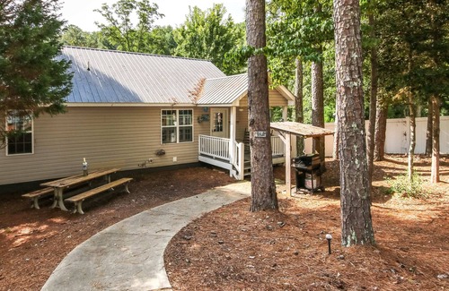 Leesburg House | House #14 Pelican Sunrise (no pets) Lake View