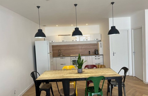 Saint-Lazare House | House 480m from Saint Charles station in quiet, gated residence