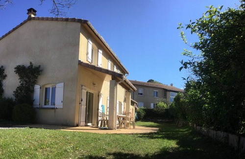 Die Villa | House 5 bedrooms / 9 places in a quiet area 5 minutes walk from the SNCF train station and the city center