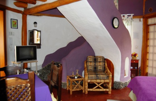 Tumbaco House | House Anahi. Beautiful, cozy and independent house. Quiet in contact with nature
