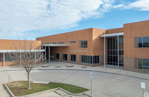 Las Colinas House | House at Las Colinas-10 min DFW airport, 5 min ToyotaMusicFactory & lake Carolyn
