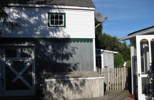 East Marion House | House by the Bay with Large In-ground Pool, Steps from Beach