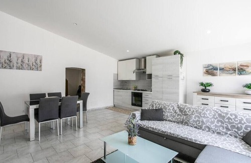 Fanusa Apartment | House by the Sea