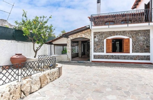 Fanusa Apartment | House by the Sea