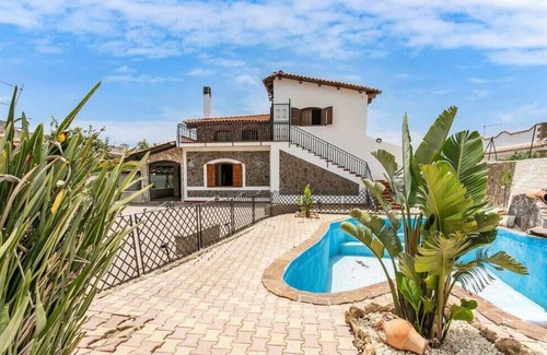 Fanusa Apartment | House by the Sea