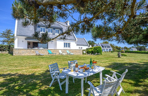 Tregunc House | house direct access to the beach, quiet location exceptional view from the terrace