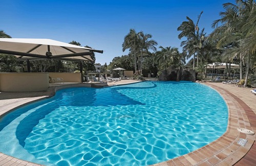 Mudjimba Apartment | House Esperance - Waterfront, Resort-Style Pool