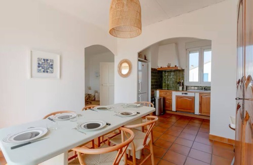 Saintes-Maries-de-la-Mer House | HOUSE FACING THE BEACH, LARGE TERRACE WITH SEA VIEW, AIR CONDITIONING, TOWN CENTER, 3 BEDROOMS