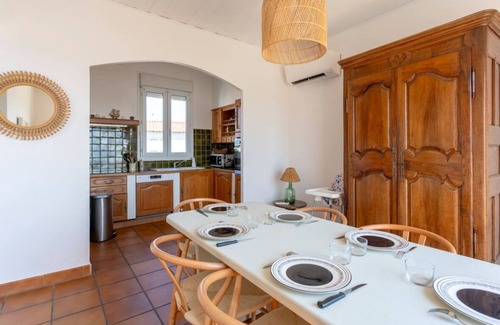 Saintes-Maries-de-la-Mer House | HOUSE FACING THE BEACH, LARGE TERRACE WITH SEA VIEW, AIR CONDITIONING, TOWN CENTER, 3 BEDROOMS
