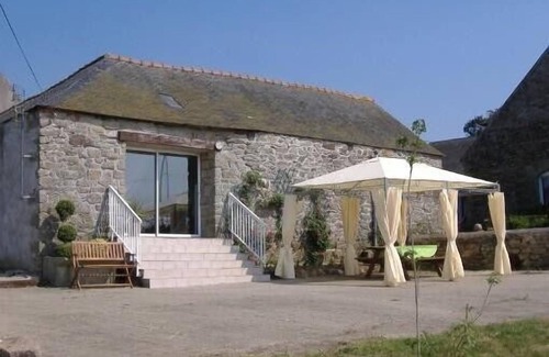 Kerlaz Cottage | House facing the sea