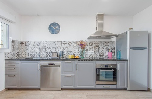 L'Escala Ski Chalet | House Falconera, A/C, private pool, sea view, outdoor dining room, ideal!