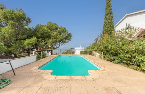 L'Escala Ski Chalet | House Falconera, A/C, private pool, sea view, outdoor dining room, ideal!