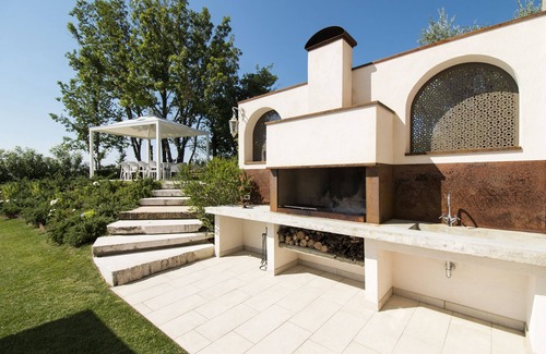 San Felice del Benaco Villa | House for 6 adults and 4 kids, 3 bedrooms, private garden, swimming-pool and spa