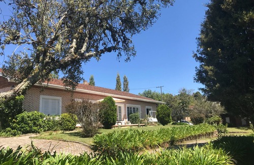 Capivari House | House for 12 people: 4 bedrooms (2 suites) and beautiful garden - 15min walk from Baden
