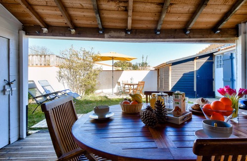 Barbatre Ski Chalet | House for 4 with garden - 500m from the beach