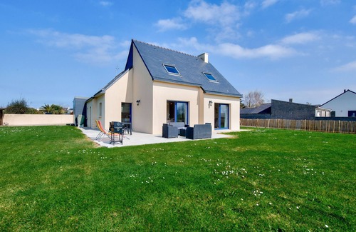 Plouguerneau Ski Chalet | House for 6 with garden 500 m from the beach