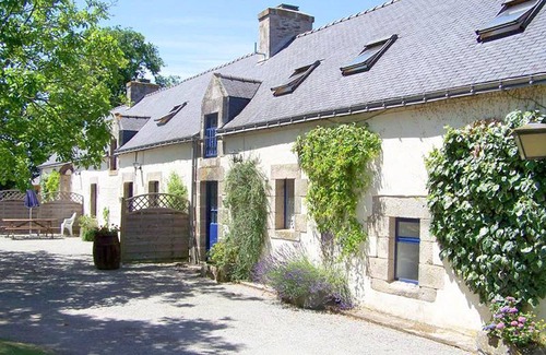 Moustoir-Remungol House | House