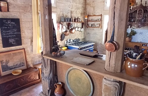 Pezenas Apartment | House, gîte, apartment, private mansion with character historic center Pézenas