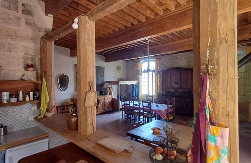 Pezenas Apartment | House, gîte, apartment, private mansion with character historic center Pézenas