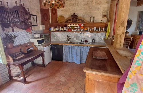 Pezenas Apartment | House, gîte, apartment, private mansion with character historic center Pézenas