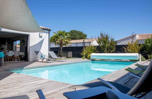 Les Mathes House | House in a Gated Residence