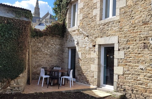 Quintin House | House in a town of character between land and sea