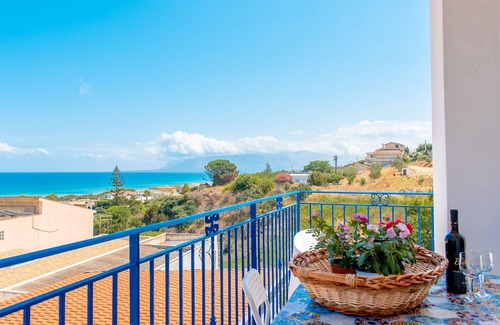 Alcamo Marina House | HOUSE IN A TYPICAL VILLA 200 METERS FROM THE SEA WIFI CAR RENTAL