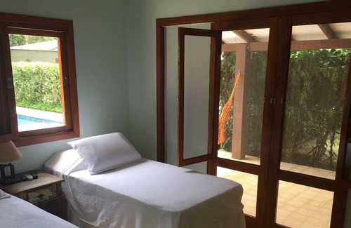 Barra do Una House | House in Condominium in the Atlantic Forest. Pool / Barbecue / Maid / Wi-fi