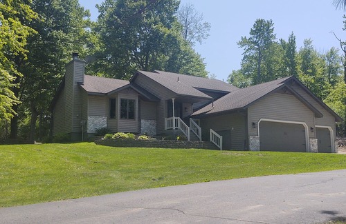 Hudson House | House in quiet country, near lakes, snowmobile trail access, close to state park