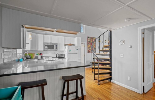 Woods Hole House | House in the Heart of Woods Hole