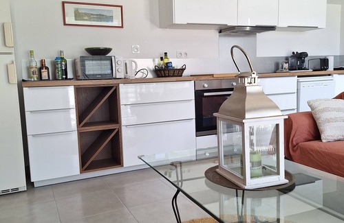 La Peyrade House | House in the middle of vineyards with large garden .pets welcome